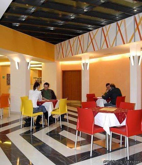 City Central De Luxe Прага Ресторант снимка