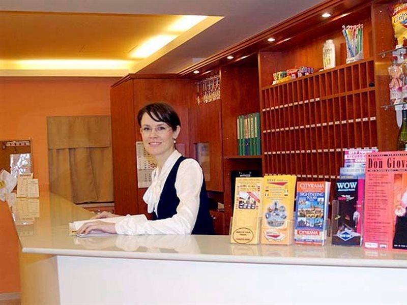 City Central De Luxe Прага Екстериор снимка